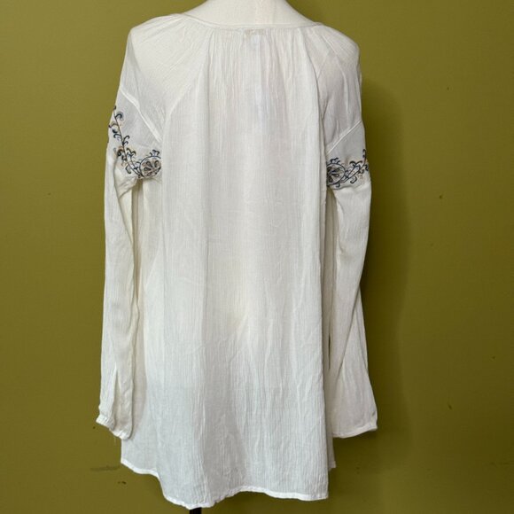 Women's Charming Charlie Embroidered Blouse Size Small NWT - Picture 4 of 8